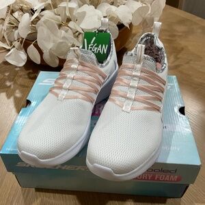 SKECH-LITE PRO Sneakers NWT